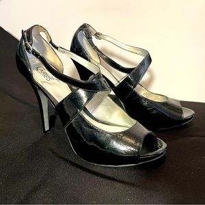 Carlos black sandals size 11